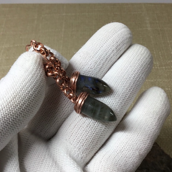 Earrings, bullet shaped labradorite, solid copper - Picture 7 of 8